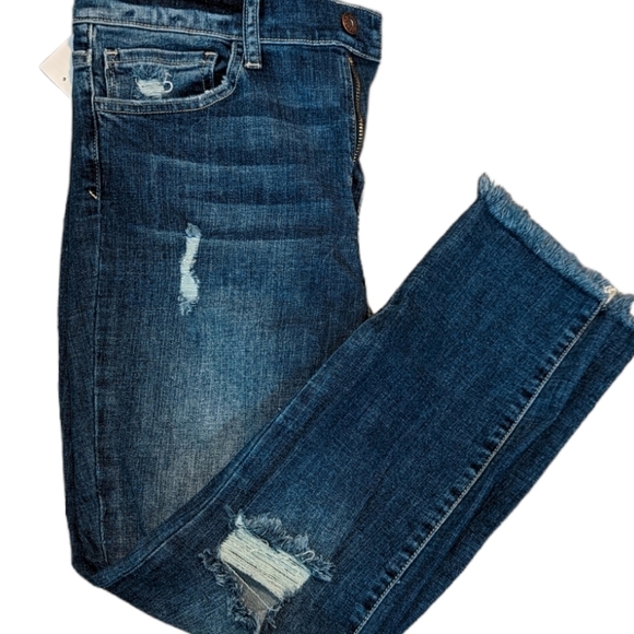 NWT....Medium Wash Mid Rise Jeans With Frayed Hem And Distressing....Size 13/31 - Picture 9 of 10